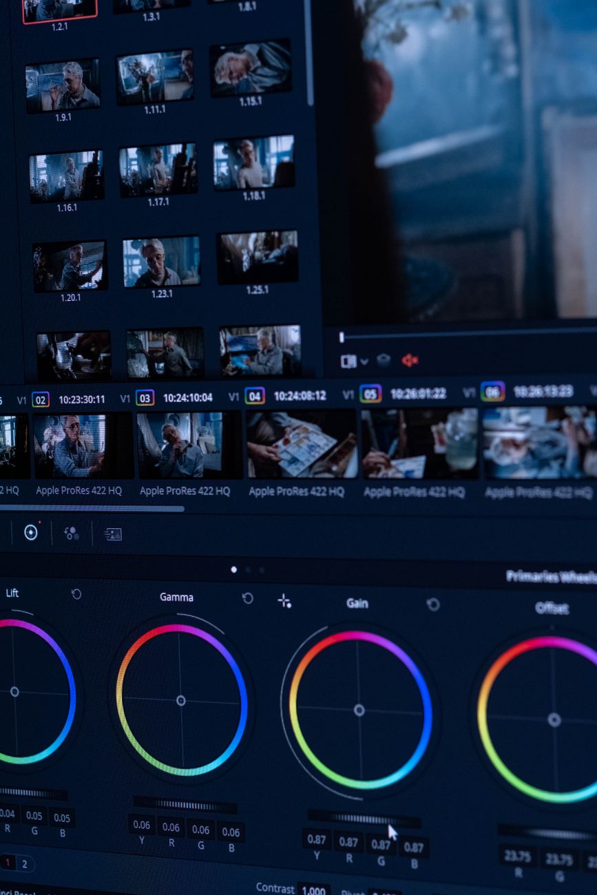 Editing station with split screens